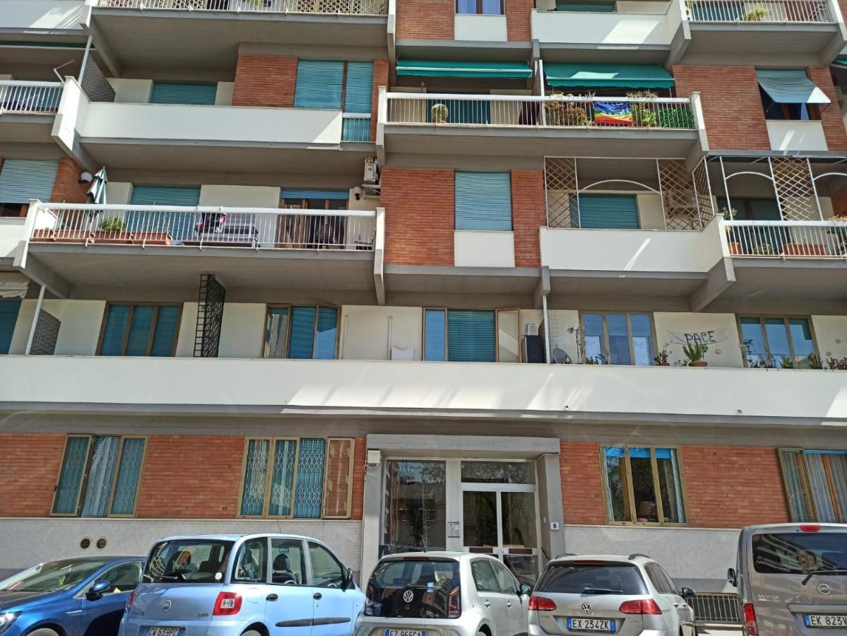 Casa Vacanze Giulia A Careggi Wi-Fi Apartamento Florença Exterior foto